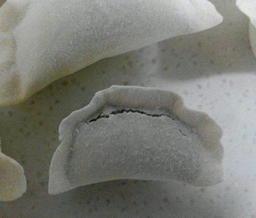 餃子機做出來的餃子一凍就裂，怎么回事？
