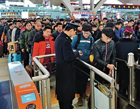 老鐵乘坐火車考察饅頭機 老鐵乘坐火車考察饅頭機