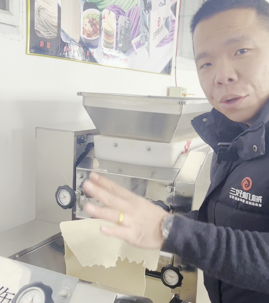 作為一個(gè)新手小白應(yīng)該怎么使用面條機(jī)制作面條？
