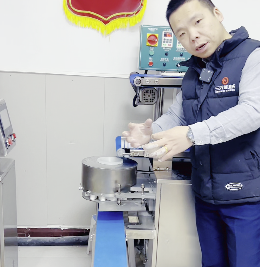 漂洋過(guò)海參觀包子機(jī)制作包子，到底有何不同？