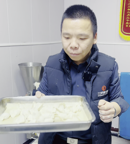 三好餃子機(jī)怎么做蝦仁餃子 三好餃子機(jī)怎么做蝦仁餃子